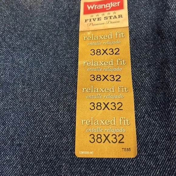 Wrangler Relaxed Fit 38 x 32 Denim Jeans NWT - Picture 3 of 5